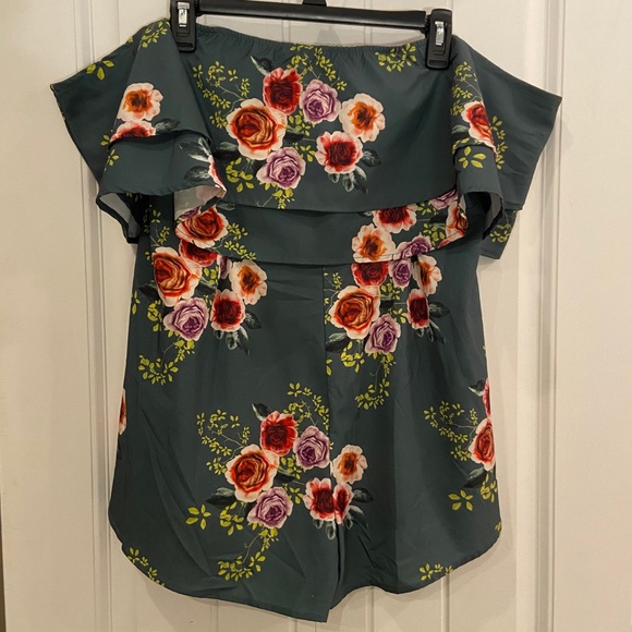 Off the Shoulder Floral Romper - Picture 8 of 10